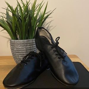 Like new Revolution Tap Shoes US Women's Size 8.